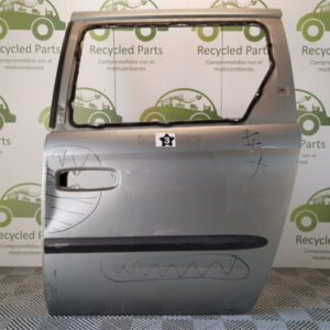 Puerta Trasera Izquierda Dodge Caravan (04794894)